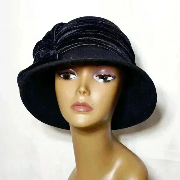 Betmar New York Vintage Black 100% Wool Felt Cloche Hat Velvet Band Bow - Picture 6 of 8